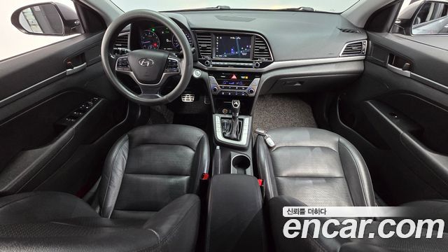Hyundai Avante — interior