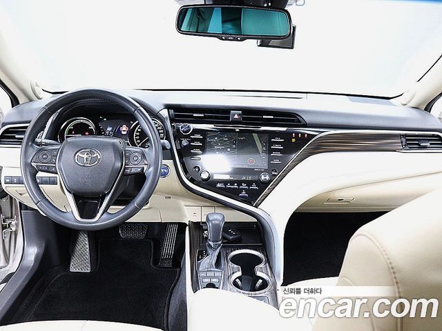 Toyota Camry — interior