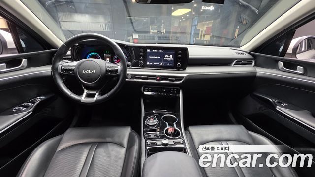 Kia K5 — interior