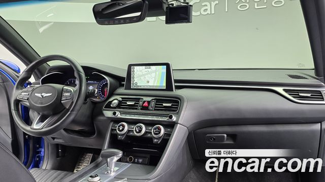 Genesis G70 — interior