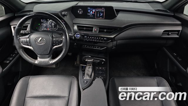 Lexus UX — interior