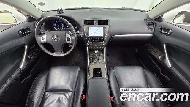 Lexus IS — interior