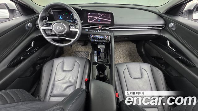 Hyundai Avante — interior