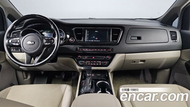 Kia Carnival — interior