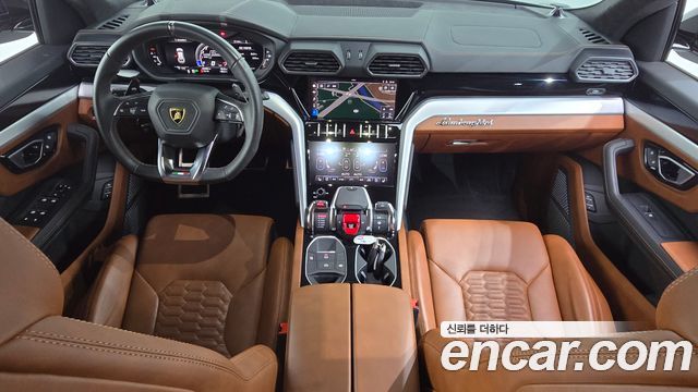 Lamborghini Urus — interior