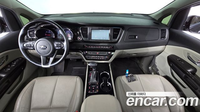 Kia Carnival — interior