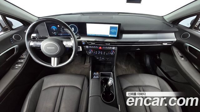 Hyundai Sonata — interior
