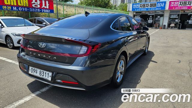 Hyundai Sonata — interior