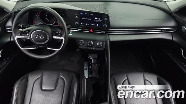 Hyundai Avante — interior