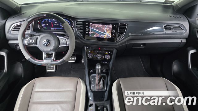 Volkswagen T-Roc — interior