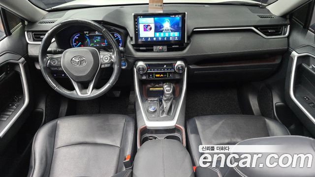 Toyota RAV4 — interior