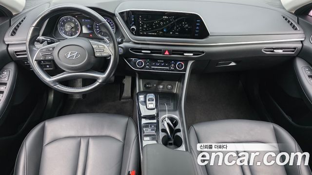 Hyundai Sonata — interior