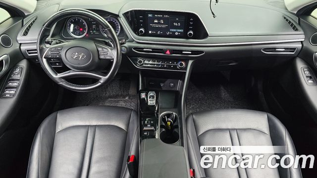 Hyundai Sonata — interior