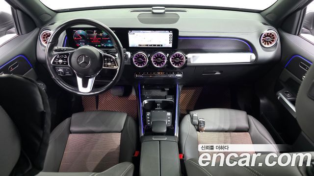 Mercedes-Benz EQB — interior