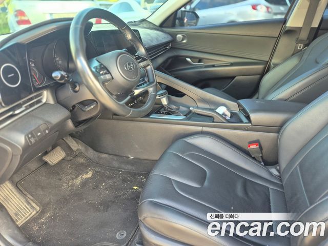 Hyundai Avante — interior