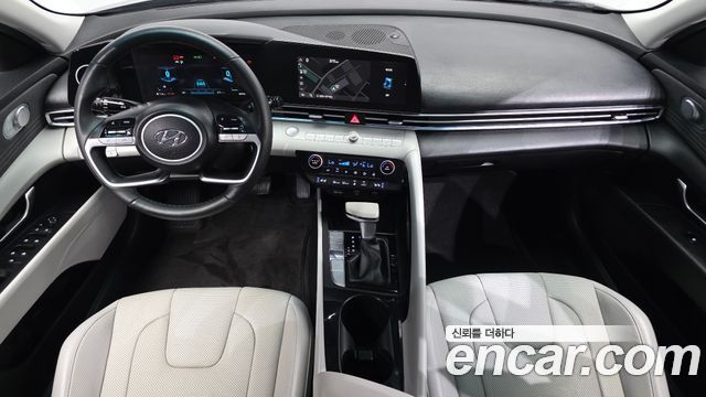 Hyundai Avante — interior