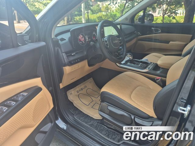 Kia Carnival — interior