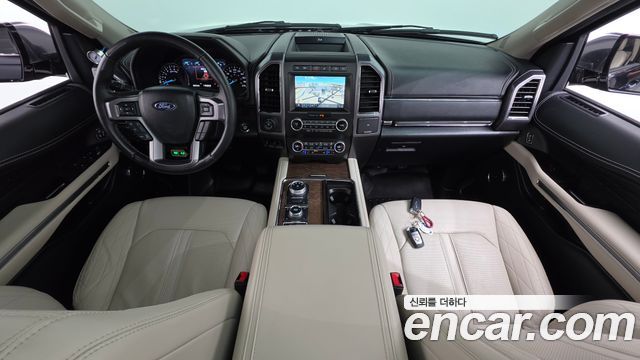 Ford Expedition — interior