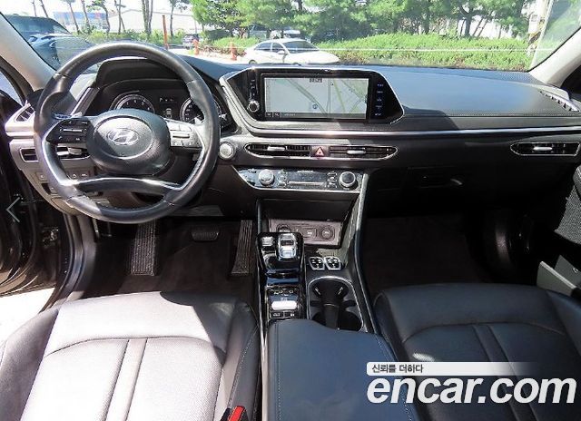 Hyundai Sonata — interior