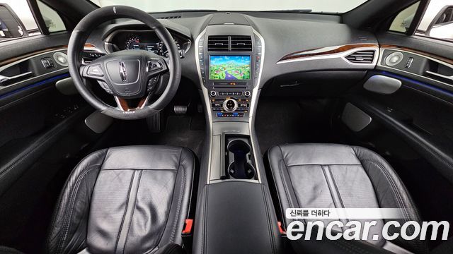 Lincoln MKZ — interior