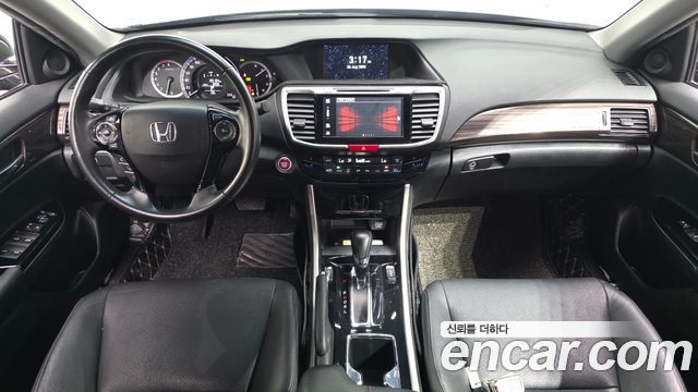 Honda Accord — interior