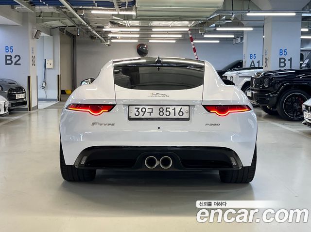 Jaguar F-Type — interior