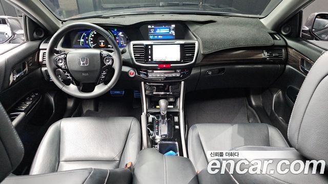 Honda Accord — interior