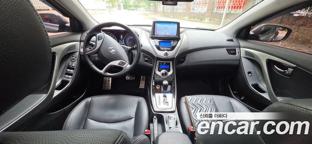 Hyundai Avante — interior