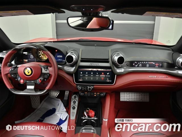 Ferrari GTC4 Lusso — interior