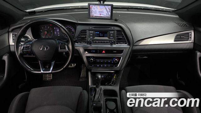Hyundai Sonata — interior