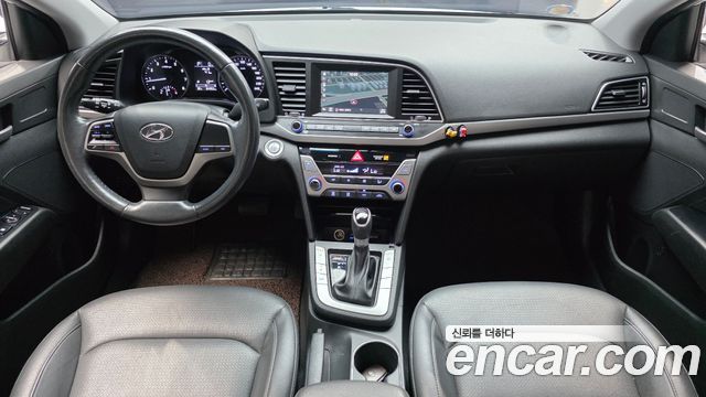 Hyundai Avante — interior