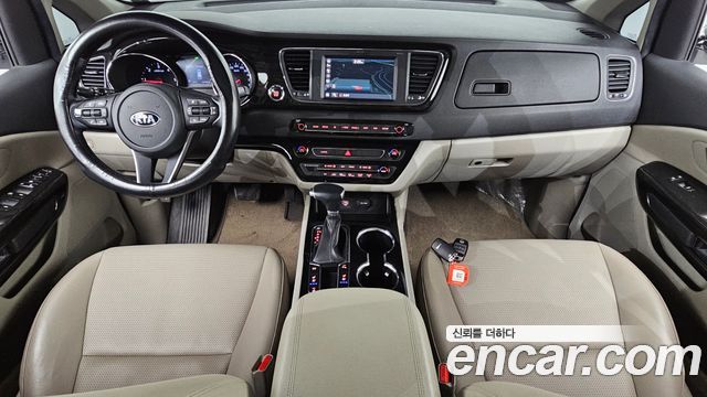 Kia Carnival — interior