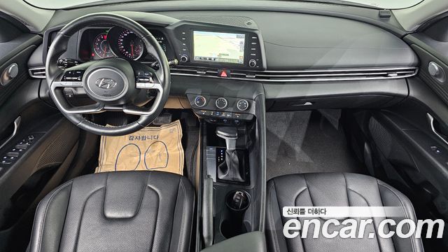 Hyundai Avante — interior