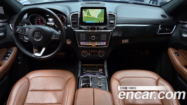 Mercedes-Benz GLS-Class — interior