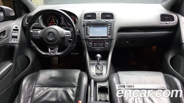 Volkswagen Golf — interior