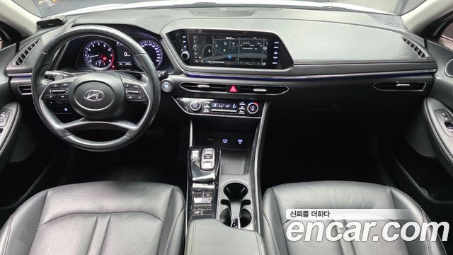 Hyundai Sonata — interior