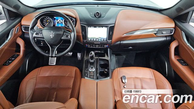 Maserati Levante — interior