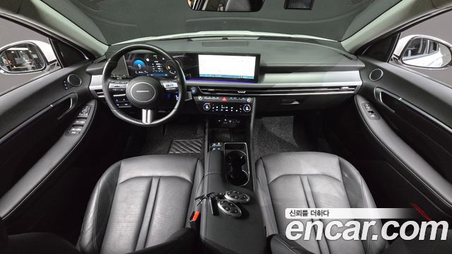 Hyundai Sonata — interior