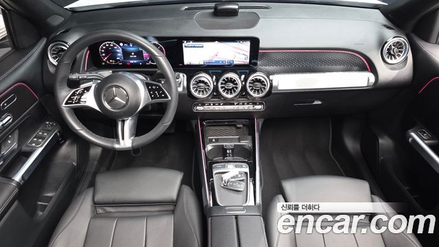 Mercedes-Benz GLB-Class — interior