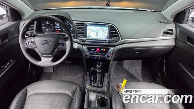 Hyundai Avante — interior