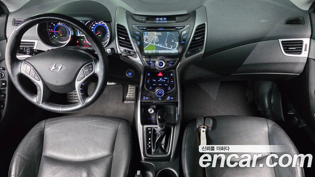 Hyundai Avante — interior
