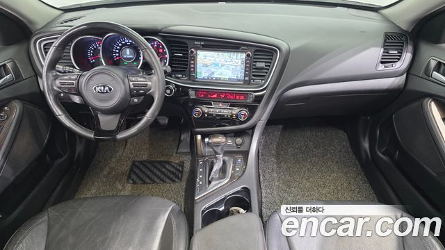 Kia K5 — interior
