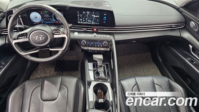 Hyundai Avante — interior