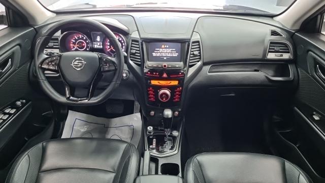 KG Mobility Tivoli — interior
