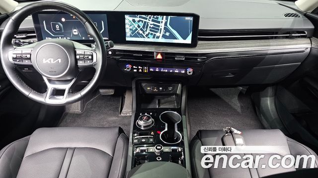 Kia K5 — interior