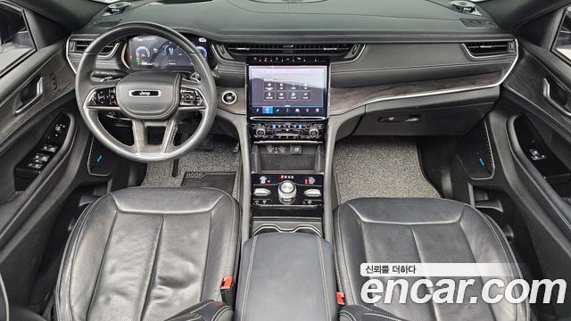 Jeep Cherokee — interior