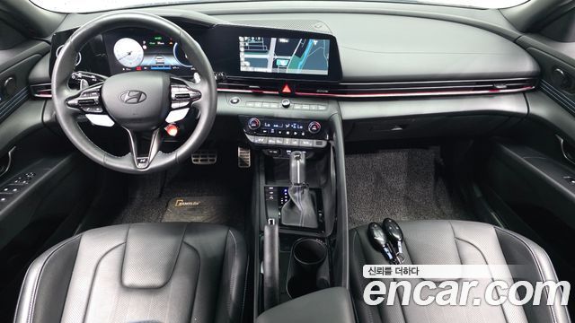 Hyundai Avante — interior