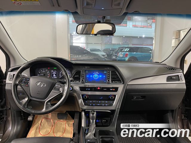 Hyundai Sonata — interior