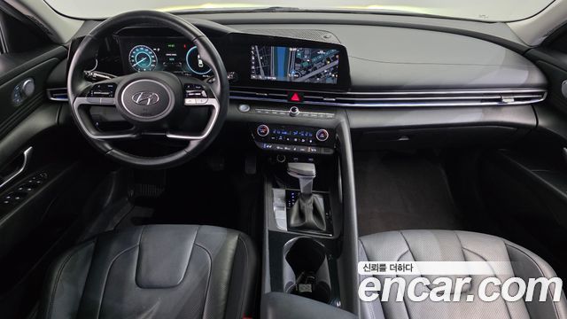 Hyundai Avante — interior