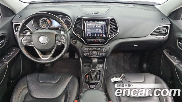 Jeep Cherokee — interior